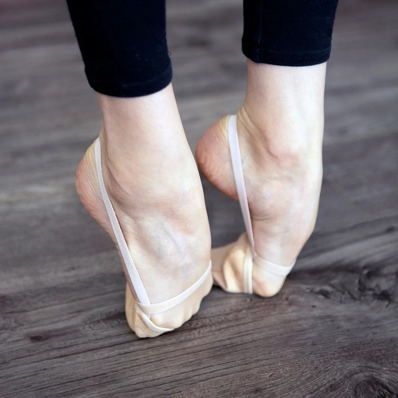 Harrita Classic Toe Shoes